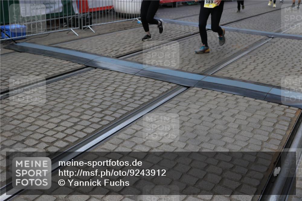 05.10.2025 - 20. swb-Marathon Bremen Yannick Fuchs http://msf.ph/oto/9243912 05.10.2025 11:09:30 Ziel 9493, 9649, 9848, 9892, 9945, 10214, 10295, 10522, 11037, 11056, 11218, 11530 meine-sportfotos.de