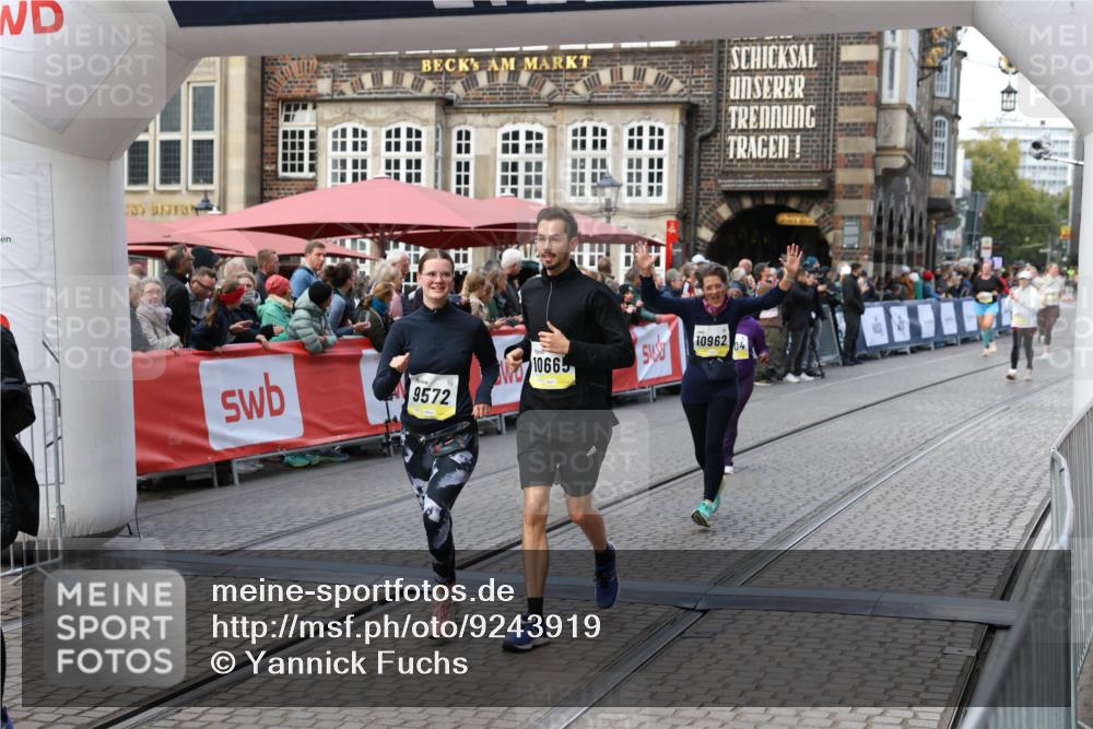 05.10.2025 - 20. swb-Marathon Bremen Yannick Fuchs http://msf.ph/oto/9243919 05.10.2025 11:10:49 Ziel 9446, 9572, 9804, 10665, 10962, 11157, 11240 meine-sportfotos.de