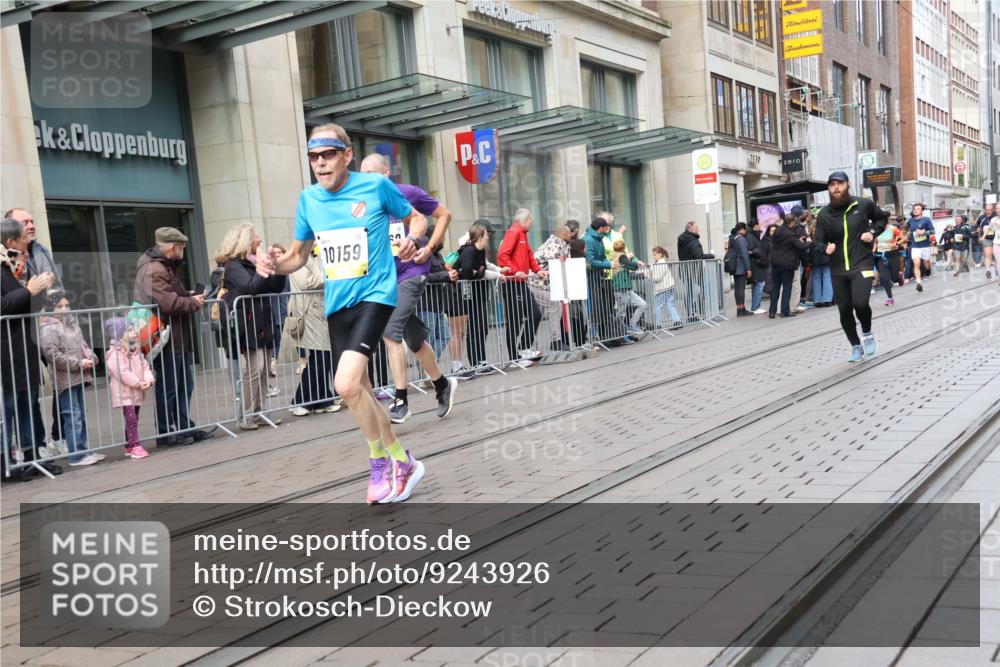 05.10.2025 - 20. swb-Marathon Bremen Strokosch-Dieckow http://msf.ph/oto/9243926 05.10.2025 10:49:41 Ziel 9218, 9369, 9485, 9579, 9645, 9676, 9689, 9693, 9696, 9761, 9787, 9803, 9889, 10159, 10246, 10346, 10356, 10543, 10868, 10946, 11091, 11104, 11208, 11288, 11295, 11621, 11642, 11749, 9218, 9369, 9485, 9579, 9645, 9676, 9689, 9693, 9696, 9761, 9787, 9803, 9889, 10159, 10246, 10346, 10356, 10543, 10868, 10946, 11091, 11104, 11208, 11288, 11295, 11621, 11642, 11749 meine-sportfotos.de