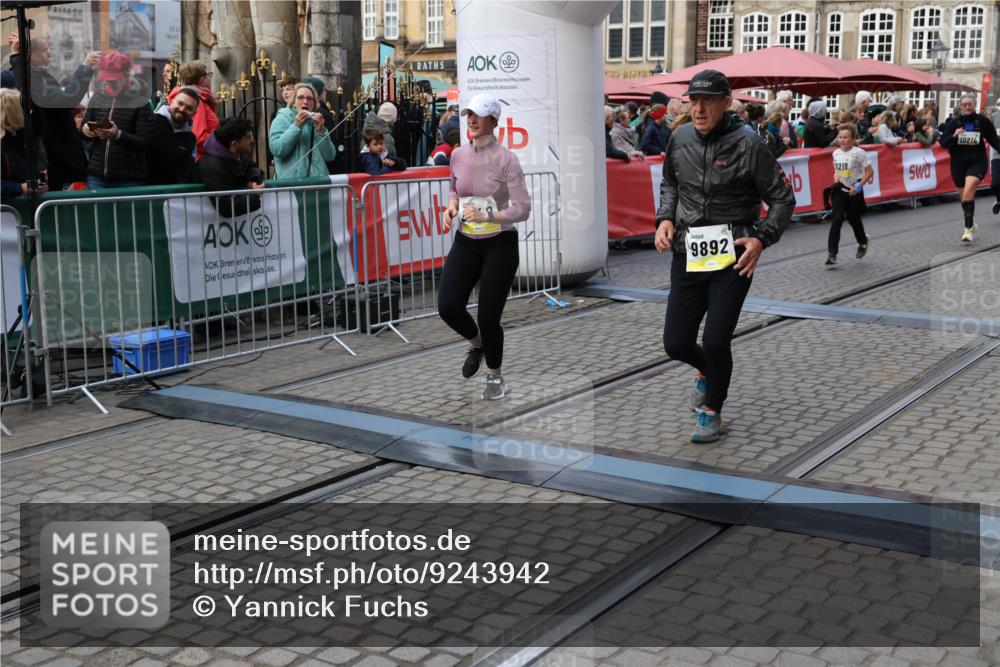 05.10.2025 - 20. swb-Marathon Bremen Yannick Fuchs http://msf.ph/oto/9243942 05.10.2025 11:09:30 Ziel 9493, 9649, 9848, 9892, 9945, 10214, 10295, 10522, 11037, 11056, 11218, 11530 meine-sportfotos.de