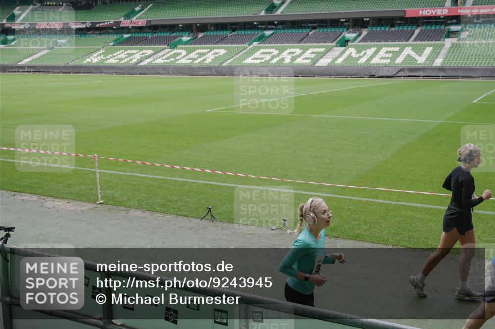 05.10.2025 - 20. swb-Marathon Bremen Michael Burmester http://msf.ph/oto/9243945 05.10.2025 10:36:20 Laufen im Stadion 7123, 7177, 7178, 7908, 8585, 9005, 9173, 9174, 9215, 9231, 9278, 9327, 9330, 9346, 9349, 9370, 9371, 9378, 9389, 9433, 9443, 9450, 9451, 9454, 9462, 9516, 9518, 9542, 9568, 9593, 9608, 9609, 9611, 9613, 9634, 9635, 9686, 9737, 9747, 9827, 9880, 9904, 9937, 9954, 9977, 9991, 10006, 10063, 10079, 10093, 10127, 10138, 10139, 10143, 10182, 10209, 10219, 10228, 10250, 10293, 10311, 10324, 10336, 10357, 10359, 10367, 10391, 10406, 10558, 10560, 10901 meine-sportfotos.de