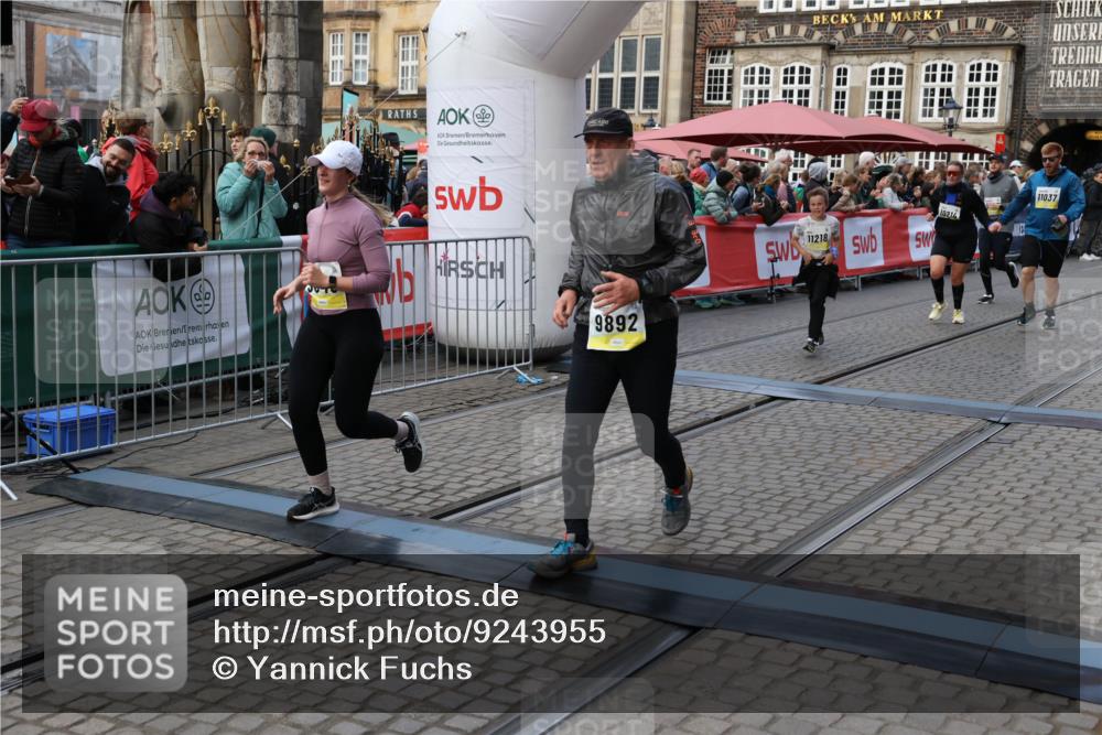 05.10.2025 - 20. swb-Marathon Bremen Yannick Fuchs http://msf.ph/oto/9243955 05.10.2025 11:09:30 Ziel 9493, 9649, 9848, 9892, 9945, 10214, 10295, 10522, 11037, 11056, 11218, 11530 meine-sportfotos.de
