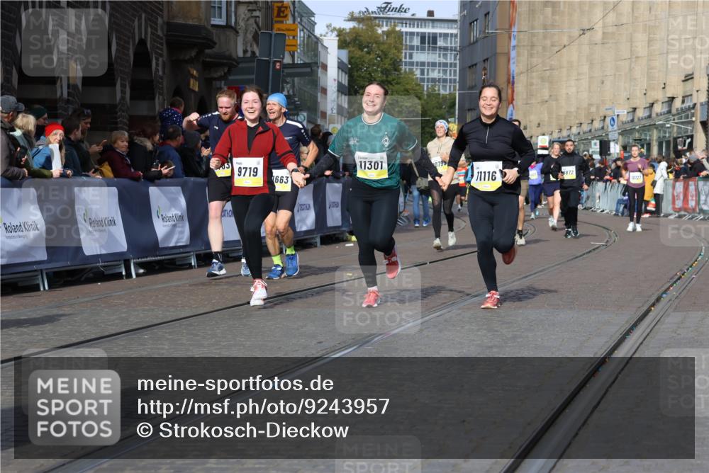 05.10.2025 - 20. swb-Marathon Bremen Strokosch-Dieckow http://msf.ph/oto/9243957 05.10.2025 10:57:57 Ziel 9221, 9568, 9719, 9872, 10577, 10651, 10703, 10793, 11116, 11301, 11469, 11601, 11663 meine-sportfotos.de
