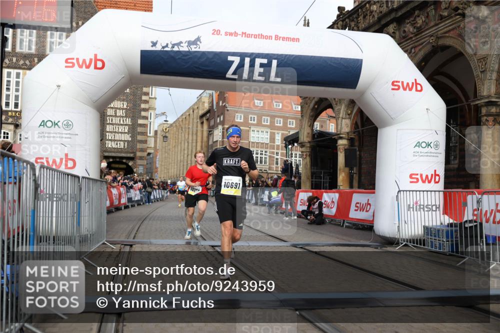 05.10.2025 - 20. swb-Marathon Bremen Yannick Fuchs http://msf.ph/oto/9243959 05.10.2025 10:42:06 Ziel 9884, 10104, 10155, 10691, 11581, 11710 meine-sportfotos.de