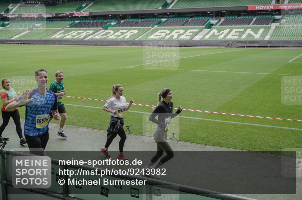 05.10.2025 - 20. swb-Marathon Bremen Michael Burmester http://msf.ph/oto/9243982 05.10.2025 10:36:22 Laufen im Stadion 7123, 7177, 7178, 7908, 8585, 9005, 9173, 9174, 9215, 9231, 9278, 9294, 9327, 9330, 9346, 9349, 9370, 9371, 9378, 9389, 9433, 9443, 9450, 9451, 9454, 9462, 9516, 9518, 9542, 9568, 9593, 9608, 9609, 9611, 9613, 9634, 9635, 9686, 9737, 9747, 9827, 9880, 9904, 9937, 9954, 9977, 9991, 10006, 10030, 10063, 10079, 10093, 10127, 10138, 10139, 10143, 10182, 10209, 10219, 10228, 10250, 10293, 10311, 10324, 10336, 10357, 10367, 10391, 10406, 10558, 10560, 10809, 10901 meine-sportfotos.de