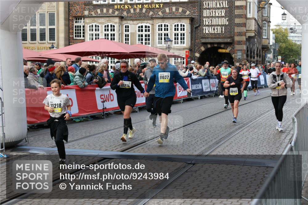 05.10.2025 - 20. swb-Marathon Bremen Yannick Fuchs http://msf.ph/oto/9243984 05.10.2025 11:09:32 Ziel 9493, 9649, 9848, 9892, 9945, 10214, 10295, 11037, 11218 meine-sportfotos.de