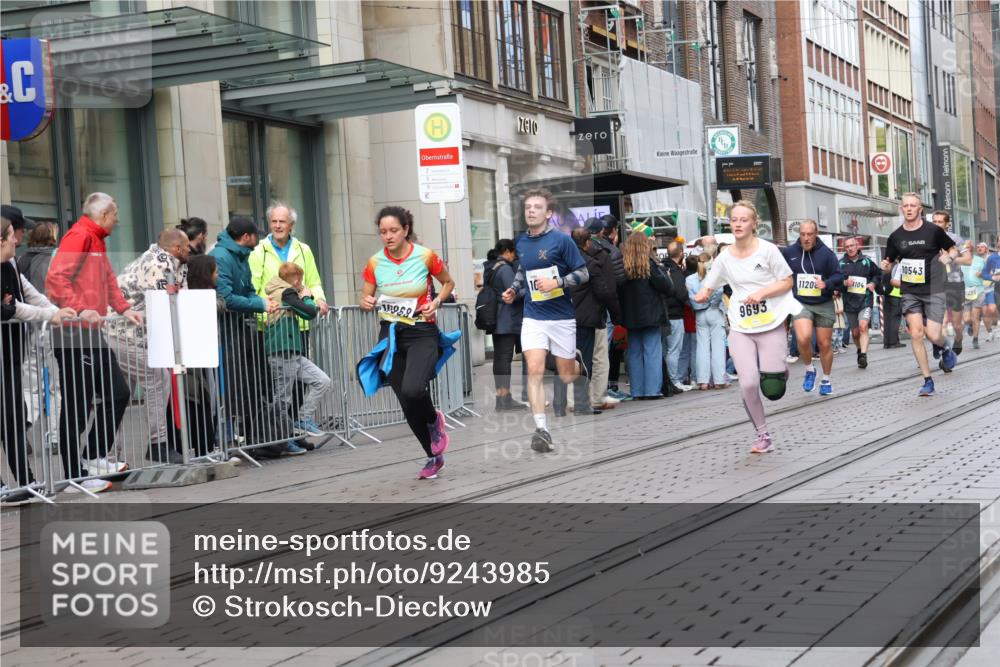 05.10.2025 - 20. swb-Marathon Bremen Strokosch-Dieckow http://msf.ph/oto/9243985 05.10.2025 10:49:43 Ziel 9369, 9485, 9579, 9645, 9676, 9689, 9693, 9696, 9761, 9787, 9803, 9889, 10022, 10159, 10246, 10346, 10356, 10400, 10543, 10868, 10946, 11091, 11104, 11208, 11288, 11295, 11621, 11642, 11749, 9369, 9485, 9579, 9645, 9676, 9689, 9693, 9696, 9761, 9787, 9803, 9889, 10022, 10159, 10246, 10346, 10356, 10400, 10543, 10868, 10946, 11091, 11104, 11208, 11288, 11295, 11621, 11642, 11749 meine-sportfotos.de