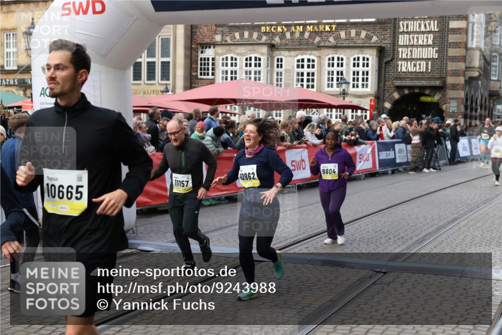 05.10.2025 - 20. swb-Marathon Bremen Yannick Fuchs http://msf.ph/oto/9243988 05.10.2025 11:10:51 Ziel 9446, 9572, 9804, 10665, 10962, 11157, 11240 meine-sportfotos.de