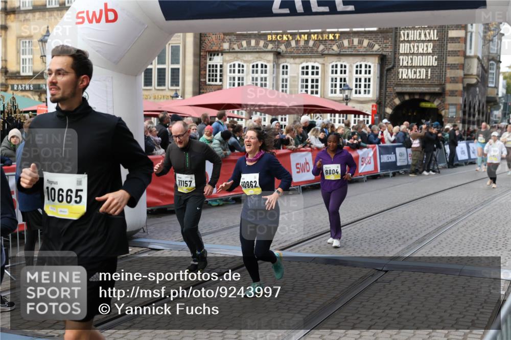05.10.2025 - 20. swb-Marathon Bremen Yannick Fuchs http://msf.ph/oto/9243997 05.10.2025 11:10:51 Ziel 9446, 9572, 9804, 10665, 10962, 11157, 11240 meine-sportfotos.de