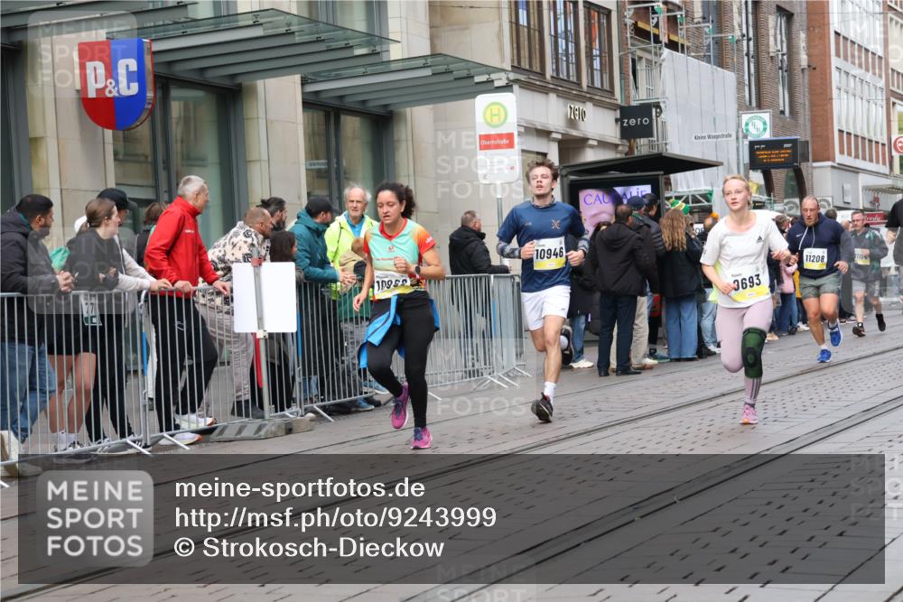 05.10.2025 - 20. swb-Marathon Bremen Strokosch-Dieckow http://msf.ph/oto/9243999 05.10.2025 10:49:44 Ziel 9369, 9485, 9579, 9645, 9676, 9689, 9693, 9696, 9787, 9803, 10022, 10159, 10246, 10356, 10400, 10543, 10868, 10946, 11091, 11104, 11208, 11288, 11295, 11621, 11642, 11749, 9369, 9485, 9579, 9645, 9676, 9689, 9693, 9696, 9787, 9803, 10022, 10159, 10246, 10356, 10400, 10543, 10868, 10946, 11091, 11104, 11208, 11288, 11295, 11621, 11642, 11749 meine-sportfotos.de