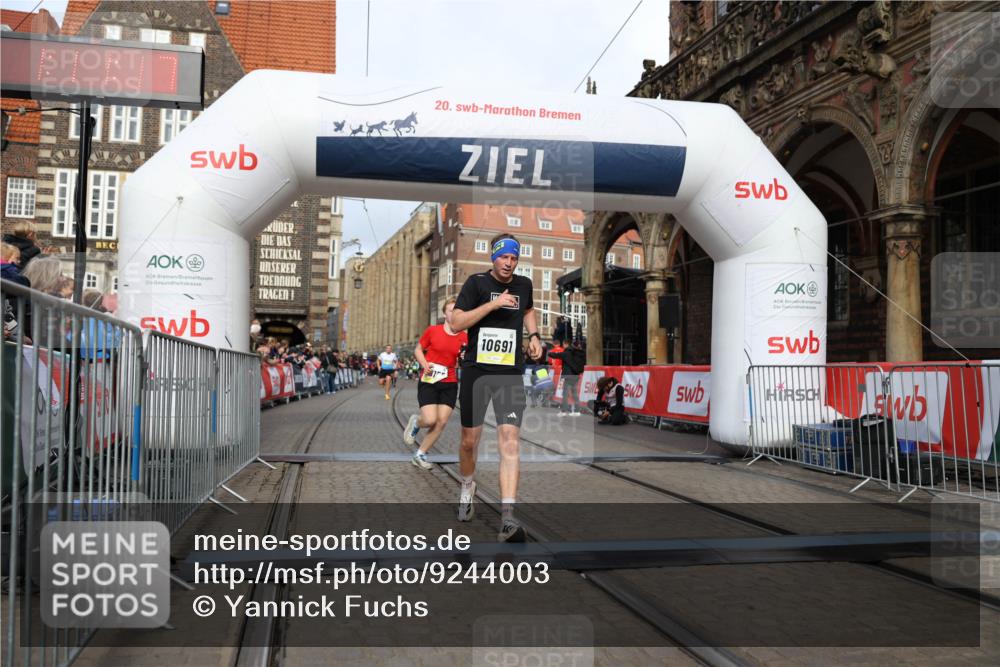 05.10.2025 - 20. swb-Marathon Bremen Yannick Fuchs http://msf.ph/oto/9244003 05.10.2025 10:42:06 Ziel 9884, 10104, 10155, 10691, 11581, 11710 meine-sportfotos.de