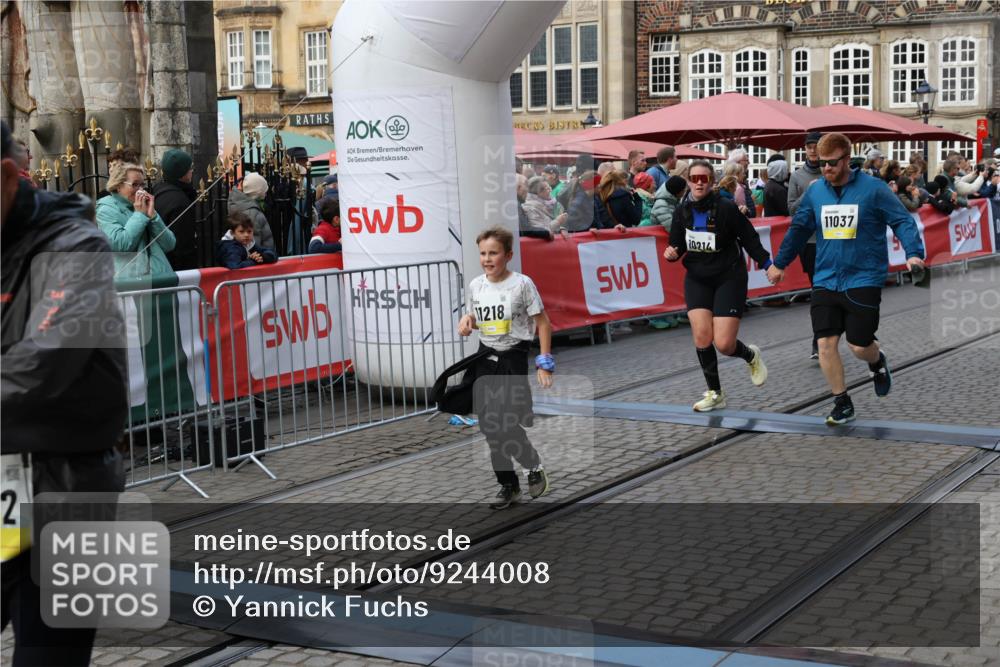 05.10.2025 - 20. swb-Marathon Bremen Yannick Fuchs http://msf.ph/oto/9244008 05.10.2025 11:09:32 Ziel 9493, 9649, 9848, 9892, 9945, 10214, 10295, 11037, 11218 meine-sportfotos.de
