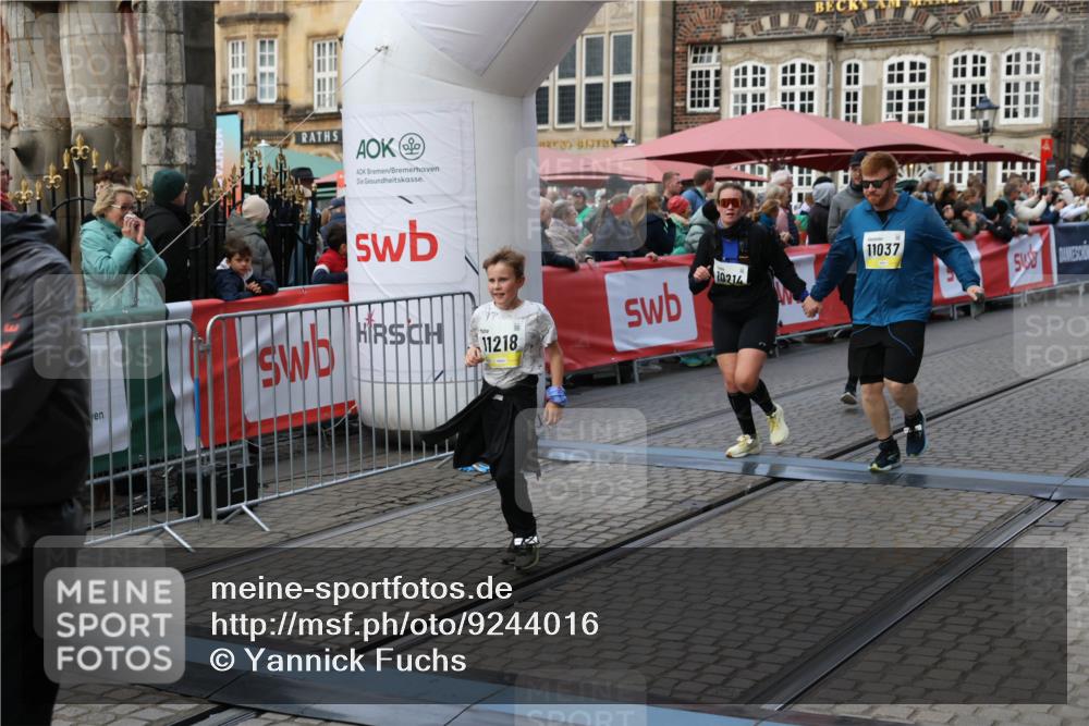 05.10.2025 - 20. swb-Marathon Bremen Yannick Fuchs http://msf.ph/oto/9244016 05.10.2025 11:09:32 Ziel 9493, 9649, 9848, 9892, 9945, 10214, 10295, 11037, 11218 meine-sportfotos.de