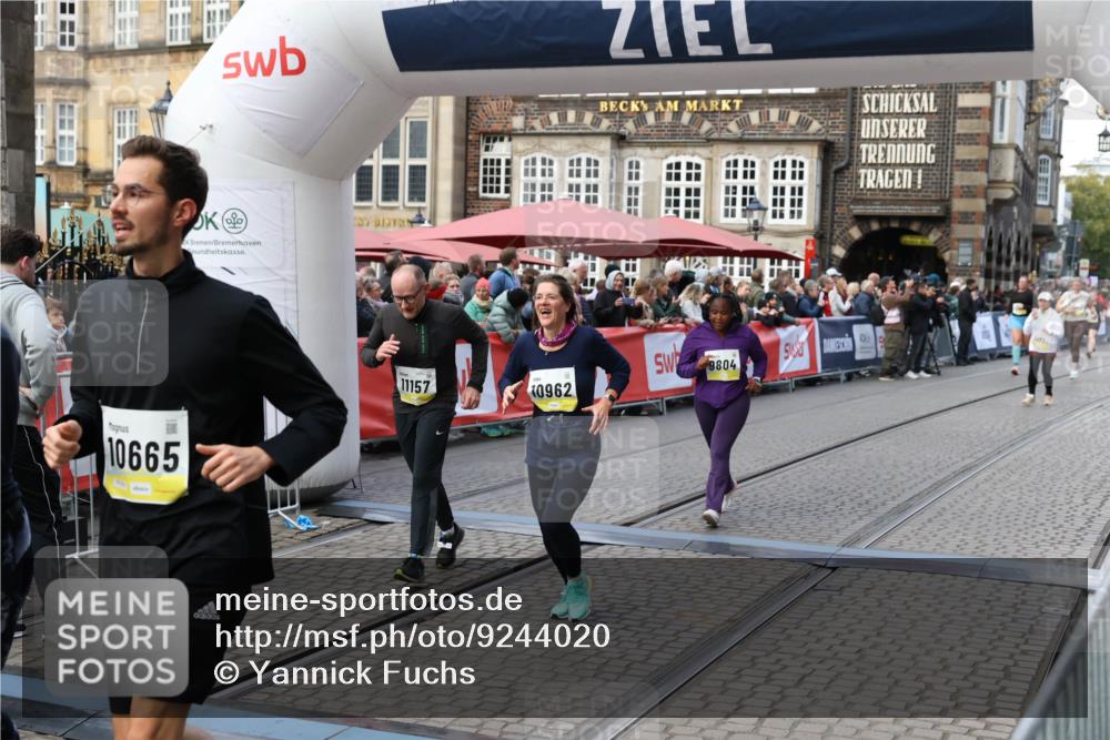 05.10.2025 - 20. swb-Marathon Bremen Yannick Fuchs http://msf.ph/oto/9244020 05.10.2025 11:10:51 Ziel 9446, 9572, 9804, 10665, 10962, 11157, 11240 meine-sportfotos.de