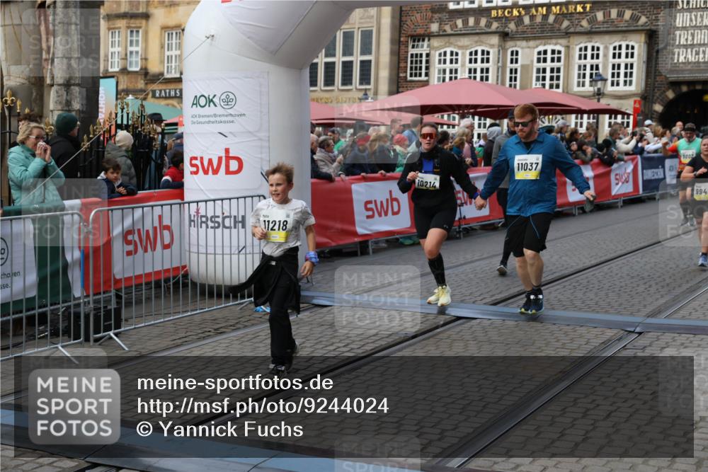 05.10.2025 - 20. swb-Marathon Bremen Yannick Fuchs http://msf.ph/oto/9244024 05.10.2025 11:09:32 Ziel 9493, 9649, 9848, 9892, 9945, 10214, 10295, 11037, 11218 meine-sportfotos.de