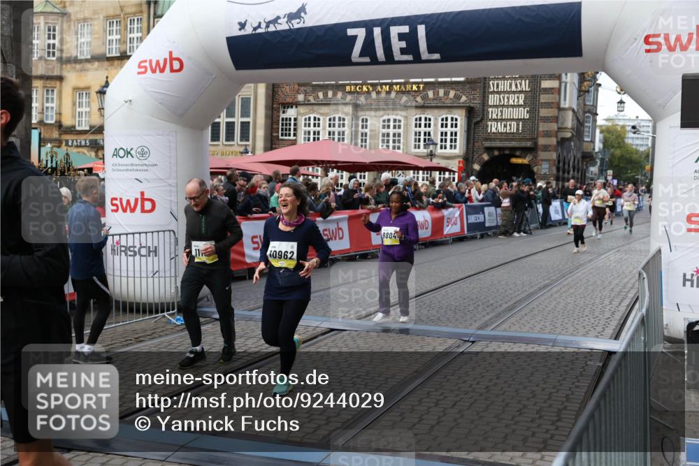 05.10.2025 - 20. swb-Marathon Bremen Yannick Fuchs http://msf.ph/oto/9244029 05.10.2025 11:10:52 Ziel 9446, 9572, 9804, 10665, 10861, 10962, 11157 meine-sportfotos.de