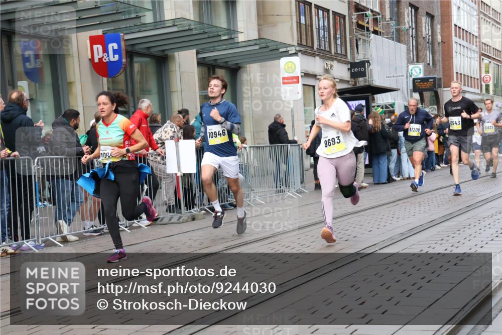 05.10.2025 - 20. swb-Marathon Bremen Strokosch-Dieckow http://msf.ph/oto/9244030 05.10.2025 10:49:45 Ziel 9485, 9579, 9645, 9676, 9689, 9693, 9787, 9803, 10022, 10159, 10246, 10356, 10400, 10443, 10543, 10868, 10946, 11104, 11208, 11288, 11295, 11621, 11642, 11749, 9485, 9579, 9645, 9676, 9689, 9693, 9787, 9803, 10022, 10159, 10246, 10356, 10400, 10443, 10543, 10868, 10946, 11104, 11208, 11288, 11295, 11621, 11642, 11749 meine-sportfotos.de