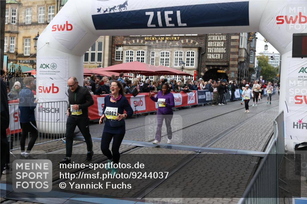 05.10.2025 - 20. swb-Marathon Bremen Yannick Fuchs http://msf.ph/oto/9244037 05.10.2025 11:10:52 Ziel 9446, 9572, 9804, 10665, 10861, 10962, 11157 meine-sportfotos.de