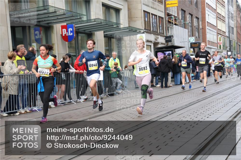 05.10.2025 - 20. swb-Marathon Bremen Strokosch-Dieckow http://msf.ph/oto/9244049 05.10.2025 10:49:45 Ziel 9485, 9579, 9645, 9676, 9689, 9693, 9787, 9803, 10022, 10159, 10246, 10356, 10400, 10443, 10543, 10868, 10946, 11104, 11208, 11288, 11295, 11621, 11642, 11749, 9485, 9579, 9645, 9676, 9689, 9693, 9787, 9803, 10022, 10159, 10246, 10356, 10400, 10443, 10543, 10868, 10946, 11104, 11208, 11288, 11295, 11621, 11642, 11749 meine-sportfotos.de