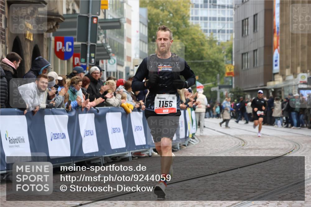 05.10.2025 - 20. swb-Marathon Bremen Strokosch-Dieckow http://msf.ph/oto/9244059 05.10.2025 12:45:16 Ziel 1155, 1969 meine-sportfotos.de