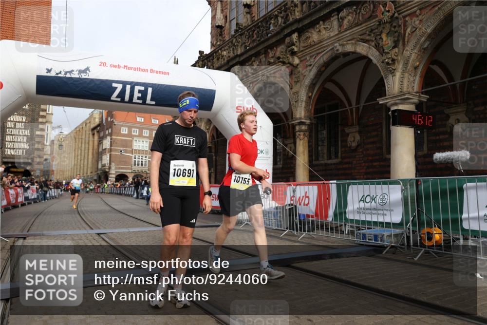 05.10.2025 - 20. swb-Marathon Bremen Yannick Fuchs http://msf.ph/oto/9244060 05.10.2025 10:42:07 Ziel 9849, 9884, 10104, 10155, 10691 meine-sportfotos.de