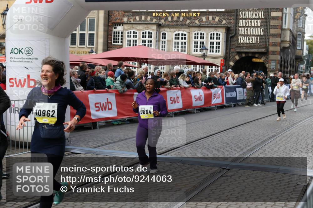 05.10.2025 - 20. swb-Marathon Bremen Yannick Fuchs http://msf.ph/oto/9244063 05.10.2025 11:10:52 Ziel 9446, 9572, 9804, 10665, 10861, 10962, 11157 meine-sportfotos.de