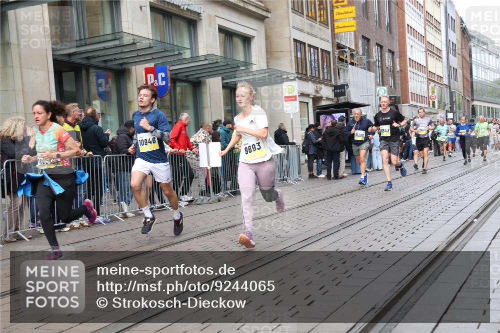 05.10.2025 - 20. swb-Marathon Bremen Strokosch-Dieckow http://msf.ph/oto/9244065 05.10.2025 10:49:45 Ziel 9485, 9579, 9645, 9676, 9689, 9693, 9787, 9803, 10022, 10159, 10246, 10356, 10400, 10443, 10543, 10868, 10946, 11104, 11208, 11288, 11295, 11621, 11642, 11749, 9485, 9579, 9645, 9676, 9689, 9693, 9787, 9803, 10022, 10159, 10246, 10356, 10400, 10443, 10543, 10868, 10946, 11104, 11208, 11288, 11295, 11621, 11642, 11749 meine-sportfotos.de