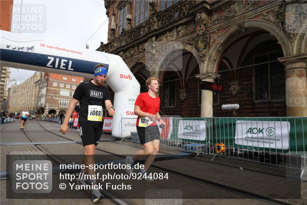 05.10.2025 - 20. swb-Marathon Bremen Yannick Fuchs http://msf.ph/oto/9244084 05.10.2025 10:42:07 Ziel 9849, 9884, 10104, 10155, 10691 meine-sportfotos.de
