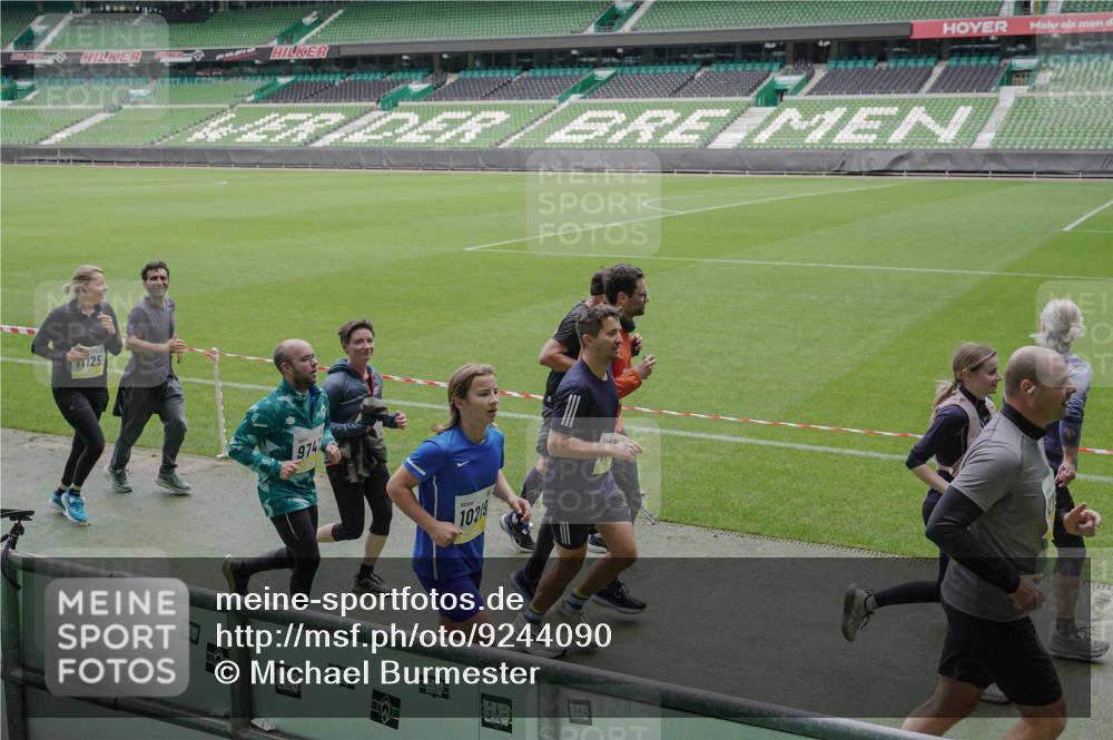 05.10.2025 - 20. swb-Marathon Bremen Michael Burmester http://msf.ph/oto/9244090 05.10.2025 10:36:26 Laufen im Stadion 7123, 7177, 7178, 7908, 8585, 9005, 9173, 9174, 9215, 9231, 9271, 9272, 9278, 9294, 9327, 9330, 9346, 9349, 9370, 9371, 9378, 9389, 9443, 9450, 9454, 9462, 9473, 9516, 9518, 9542, 9568, 9593, 9608, 9611, 9613, 9634, 9635, 9686, 9737, 9747, 9827, 9880, 9904, 9954, 9977, 9991, 10006, 10030, 10063, 10079, 10093, 10127, 10139, 10143, 10182, 10209, 10217, 10219, 10228, 10293, 10311, 10324, 10336, 10357, 10367, 10391, 10406, 10558, 10560, 10656, 10809, 10901, 9231, 9330 meine-sportfotos.de