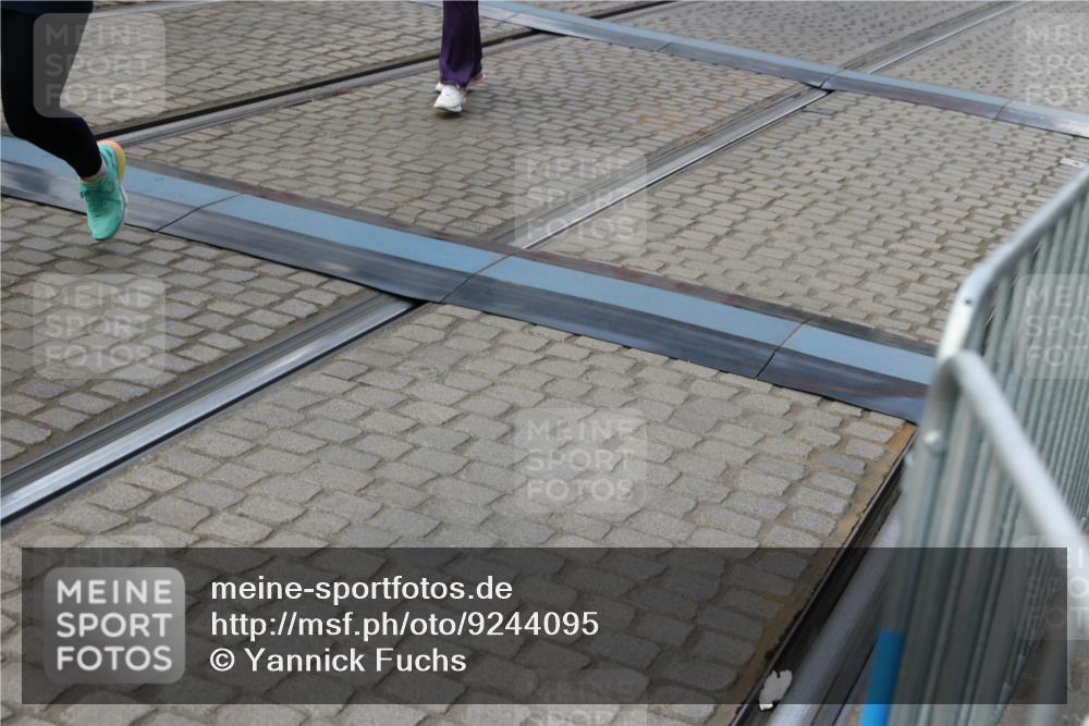 05.10.2025 - 20. swb-Marathon Bremen Yannick Fuchs http://msf.ph/oto/9244095 05.10.2025 11:10:53 Ziel 9446, 9572, 9804, 10665, 10861, 10962, 11157, 11161 meine-sportfotos.de