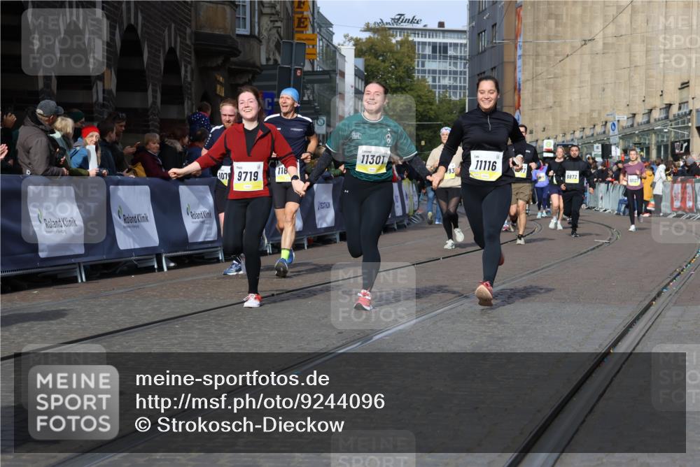 05.10.2025 - 20. swb-Marathon Bremen Strokosch-Dieckow http://msf.ph/oto/9244096 05.10.2025 10:57:57 Ziel 9221, 9568, 9719, 9872, 10577, 10651, 10703, 10793, 11116, 11301, 11469, 11601, 11663 meine-sportfotos.de