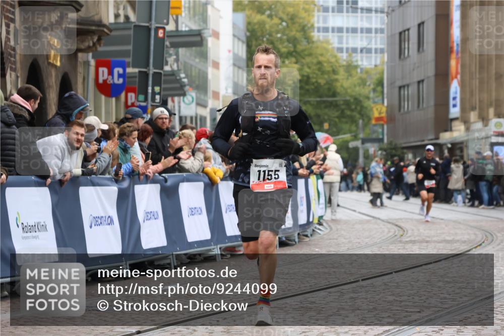 05.10.2025 - 20. swb-Marathon Bremen Strokosch-Dieckow http://msf.ph/oto/9244099 05.10.2025 12:45:16 Ziel 1155, 1969 meine-sportfotos.de
