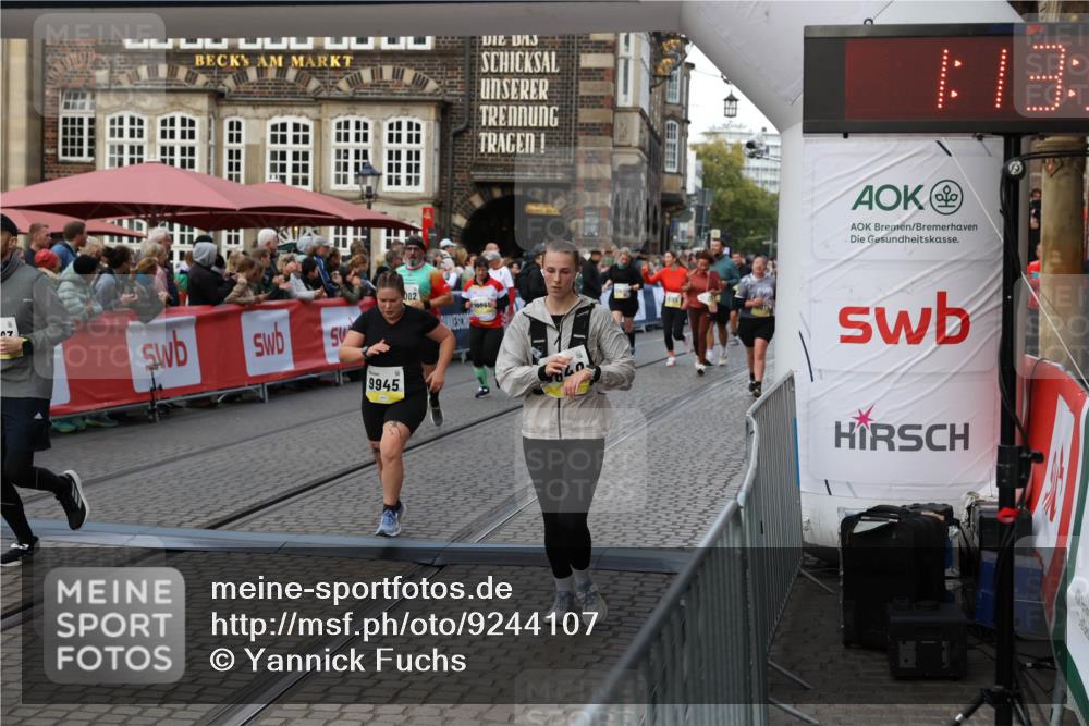 05.10.2025 - 20. swb-Marathon Bremen Yannick Fuchs http://msf.ph/oto/9244107 05.10.2025 11:09:34 Ziel 9002, 9493, 9649, 9848, 9892, 9945, 10074, 10214, 10865, 11037, 11218 meine-sportfotos.de