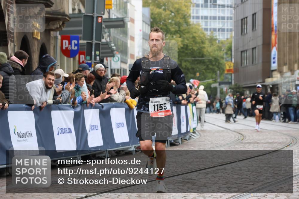 05.10.2025 - 20. swb-Marathon Bremen Strokosch-Dieckow http://msf.ph/oto/9244127 05.10.2025 12:45:16 Ziel 1155, 1969 meine-sportfotos.de