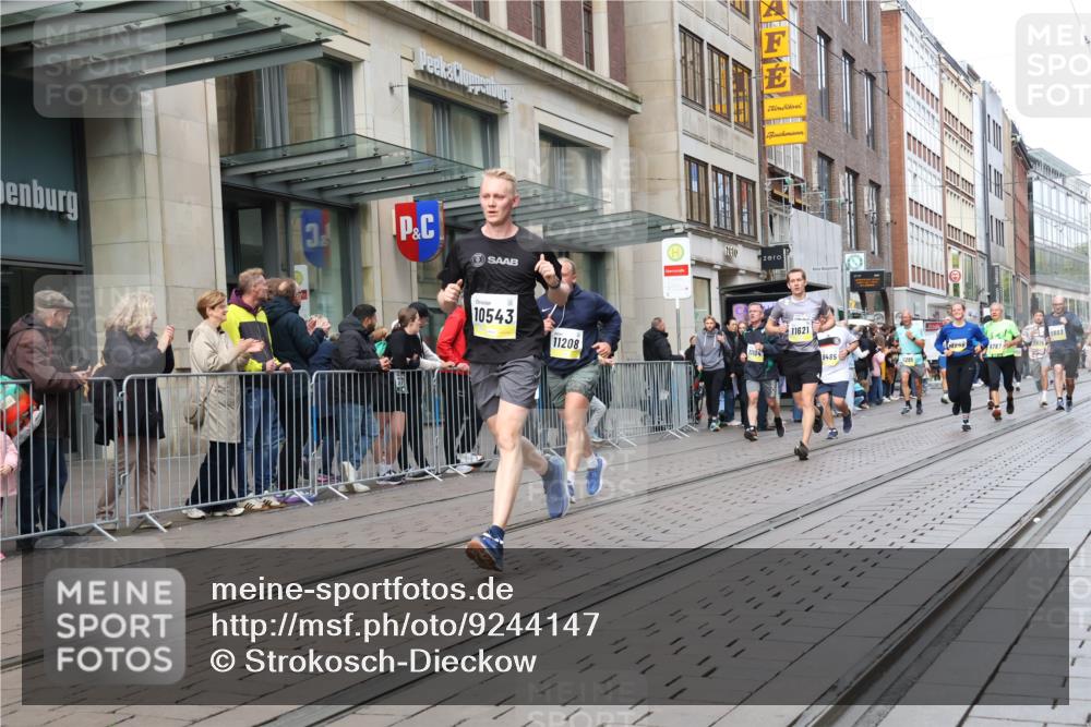 05.10.2025 - 20. swb-Marathon Bremen Strokosch-Dieckow http://msf.ph/oto/9244147 05.10.2025 10:49:47 Ziel 9485, 9579, 9645, 9676, 9689, 9693, 9787, 9803, 10022, 10246, 10356, 10400, 10443, 10543, 10868, 10946, 11104, 11208, 11288, 11295, 11621, 11642, 9485, 9579, 9645, 9676, 9689, 9693, 9787, 9803, 10022, 10246, 10356, 10400, 10443, 10543, 10868, 10946, 11104, 11208, 11288, 11295, 11621, 11642 meine-sportfotos.de