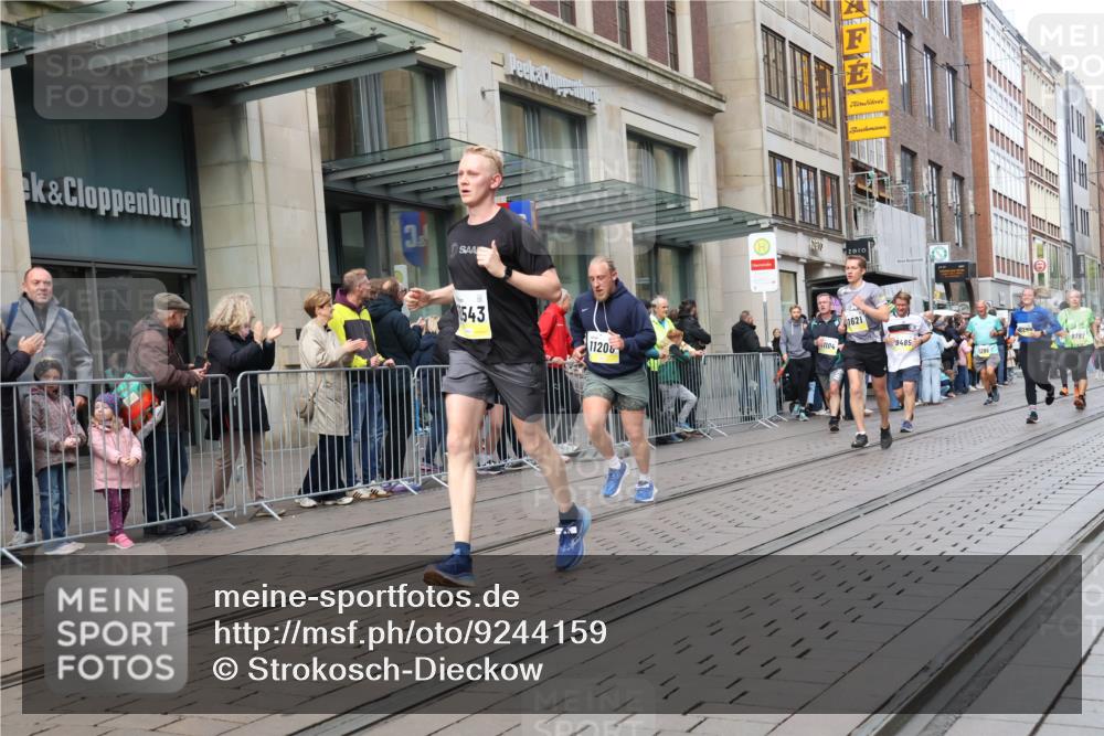 05.10.2025 - 20. swb-Marathon Bremen Strokosch-Dieckow http://msf.ph/oto/9244159 05.10.2025 10:49:48 Ziel 9485, 9579, 9645, 9676, 9689, 9693, 9787, 9803, 10022, 10246, 10356, 10400, 10443, 10543, 10868, 10946, 11104, 11208, 11288, 11295, 11621, 11642, 9485, 9579, 9645, 9676, 9689, 9693, 9787, 9803, 10022, 10246, 10356, 10400, 10443, 10543, 10868, 10946, 11104, 11208, 11288, 11295, 11621, 11642 meine-sportfotos.de