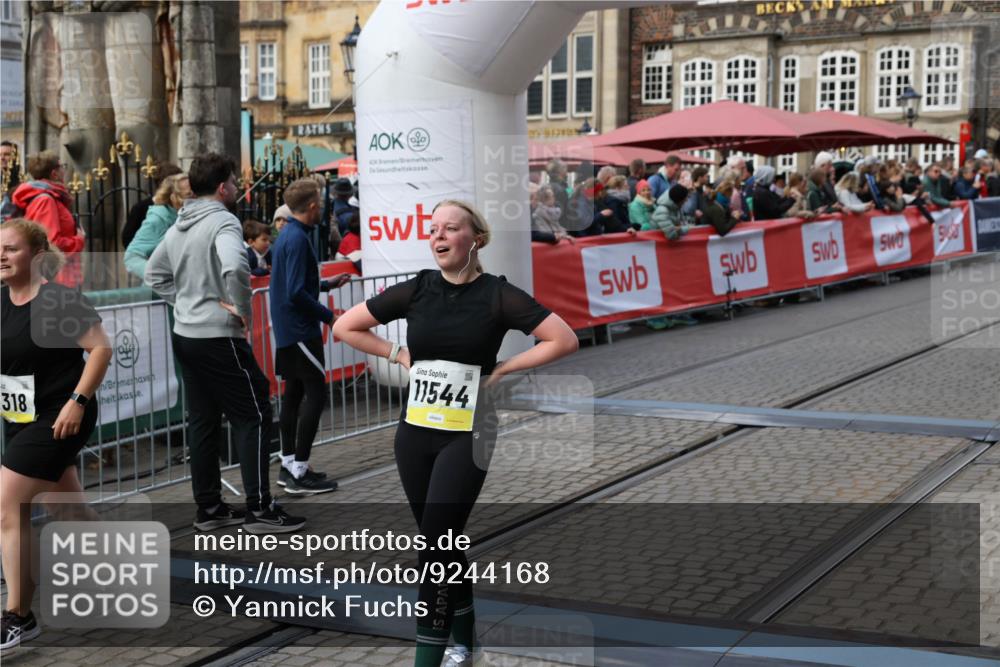 05.10.2025 - 20. swb-Marathon Bremen Yannick Fuchs http://msf.ph/oto/9244168 05.10.2025 11:11:02 Ziel 9984, 10399, 10861, 11161, 11318, 11544 meine-sportfotos.de