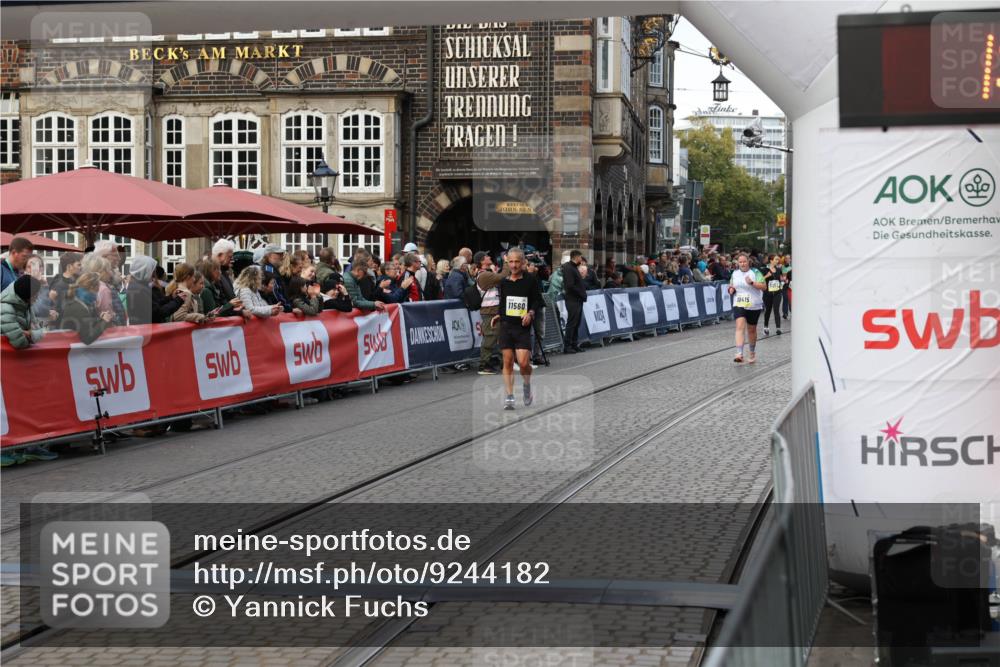 05.10.2025 - 20. swb-Marathon Bremen Yannick Fuchs http://msf.ph/oto/9244182 05.10.2025 11:11:03 Ziel 9984, 10399, 11161, 11318, 11544 meine-sportfotos.de