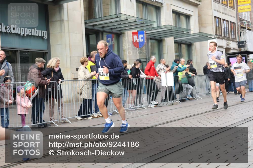 05.10.2025 - 20. swb-Marathon Bremen Strokosch-Dieckow http://msf.ph/oto/9244186 05.10.2025 10:49:49 Ziel 9485, 9579, 9645, 9676, 9689, 9693, 9787, 9803, 10022, 10246, 10356, 10400, 10443, 10543, 10868, 10923, 10946, 11104, 11208, 11288, 11295, 11621, 11642, 9485, 9579, 9645, 9676, 9689, 9693, 9787, 9803, 10022, 10246, 10356, 10400, 10443, 10543, 10868, 10923, 10946, 11104, 11208, 11288, 11295, 11621, 11642 meine-sportfotos.de