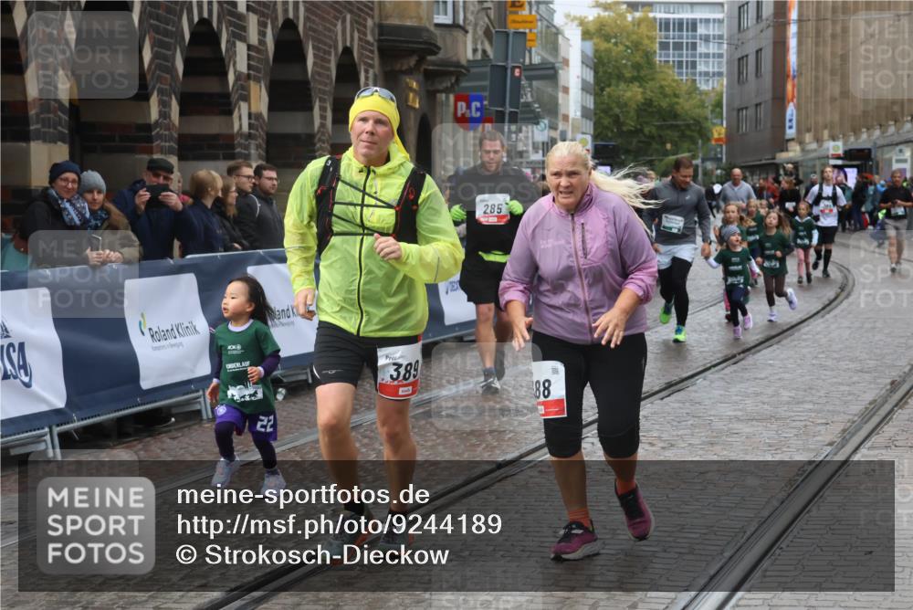 05.10.2025 - 20. swb-Marathon Bremen Strokosch-Dieckow http://msf.ph/oto/9244189 05.10.2025 15:23:16 Ziel 285, 388, 389, 1464 meine-sportfotos.de
