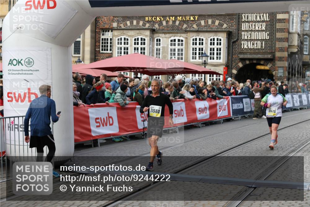 05.10.2025 - 20. swb-Marathon Bremen Yannick Fuchs http://msf.ph/oto/9244222 05.10.2025 11:11:07 Ziel 10415, 11395, 11560 meine-sportfotos.de