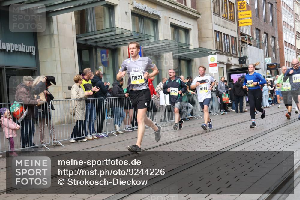 05.10.2025 - 20. swb-Marathon Bremen Strokosch-Dieckow http://msf.ph/oto/9244226 05.10.2025 10:49:50 Ziel 9485, 9579, 9645, 9676, 9689, 9693, 9740, 9787, 9803, 10022, 10246, 10356, 10400, 10443, 10543, 10868, 10923, 10946, 11104, 11208, 11288, 11295, 11621, 9485, 9579, 9645, 9676, 9689, 9693, 9740, 9787, 9803, 10022, 10246, 10356, 10400, 10443, 10543, 10868, 10923, 10946, 11104, 11208, 11288, 11295, 11621 meine-sportfotos.de
