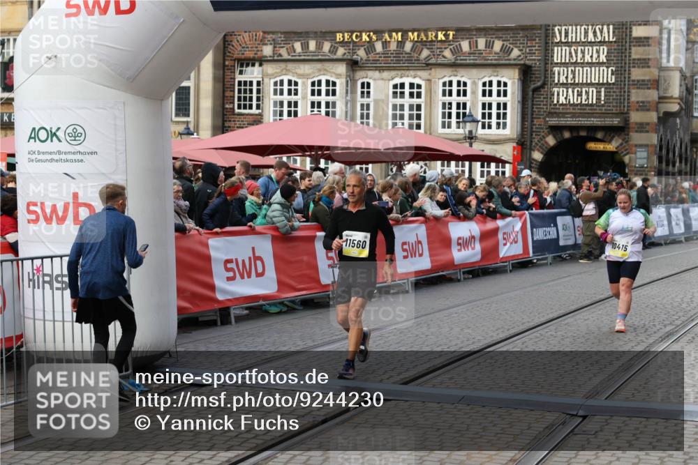 05.10.2025 - 20. swb-Marathon Bremen Yannick Fuchs http://msf.ph/oto/9244230 05.10.2025 11:11:07 Ziel 10415, 11395, 11560 meine-sportfotos.de