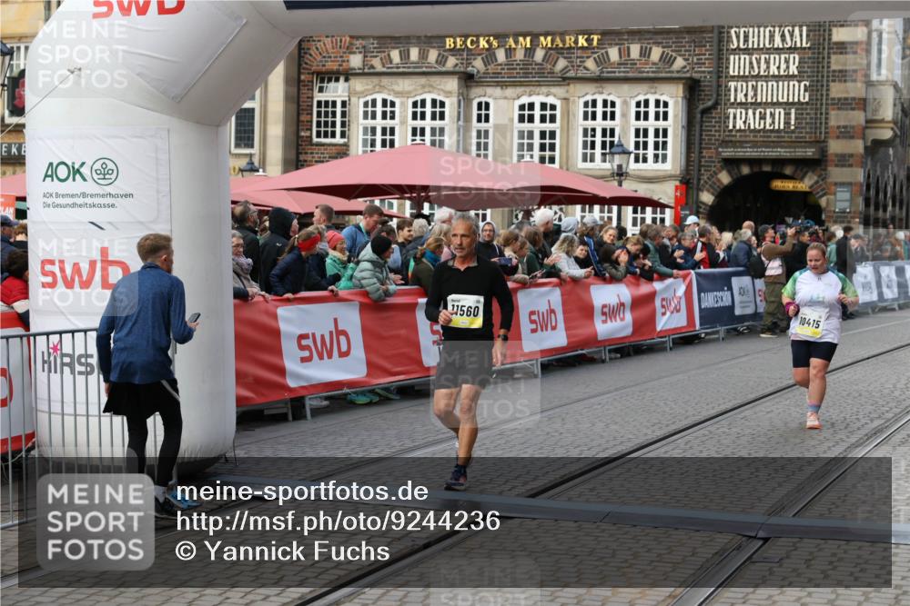 05.10.2025 - 20. swb-Marathon Bremen Yannick Fuchs http://msf.ph/oto/9244236 05.10.2025 11:11:07 Ziel 10415, 11395, 11560 meine-sportfotos.de