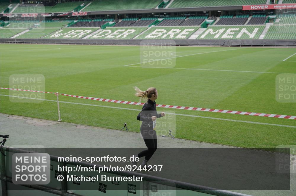 05.10.2025 - 20. swb-Marathon Bremen Michael Burmester http://msf.ph/oto/9244237 05.10.2025 10:36:31 Laufen im Stadion 7123, 7177, 7178, 7777, 7908, 8585, 9005, 9173, 9174, 9215, 9271, 9272, 9278, 9294, 9327, 9346, 9349, 9370, 9371, 9378, 9389, 9443, 9450, 9454, 9462, 9473, 9568, 9593, 9608, 9611, 9613, 9635, 9655, 9686, 9737, 9747, 9827, 9880, 9977, 9991, 10004, 10006, 10026, 10030, 10071, 10079, 10093, 10127, 10139, 10143, 10182, 10209, 10217, 10219, 10293, 10311, 10324, 10357, 10367, 10391, 10406, 10492, 10558, 10560, 10588, 10656, 10679, 10809, 10901, 7177, 9231, 9330 meine-sportfotos.de