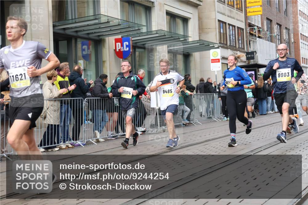 05.10.2025 - 20. swb-Marathon Bremen Strokosch-Dieckow http://msf.ph/oto/9244254 05.10.2025 10:49:50 Ziel 9485, 9579, 9645, 9676, 9689, 9693, 9740, 9787, 9803, 10022, 10246, 10356, 10400, 10443, 10543, 10868, 10923, 10946, 11104, 11208, 11288, 11295, 11621, 9485, 9579, 9645, 9676, 9689, 9693, 9740, 9787, 9803, 10022, 10246, 10356, 10400, 10443, 10543, 10868, 10923, 10946, 11104, 11208, 11288, 11295, 11621 meine-sportfotos.de
