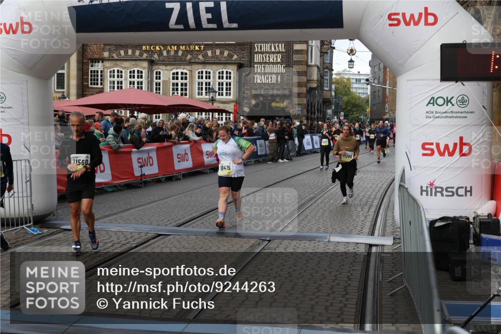 05.10.2025 - 20. swb-Marathon Bremen Yannick Fuchs http://msf.ph/oto/9244263 05.10.2025 11:11:09 Ziel 10415, 11395, 11560 meine-sportfotos.de