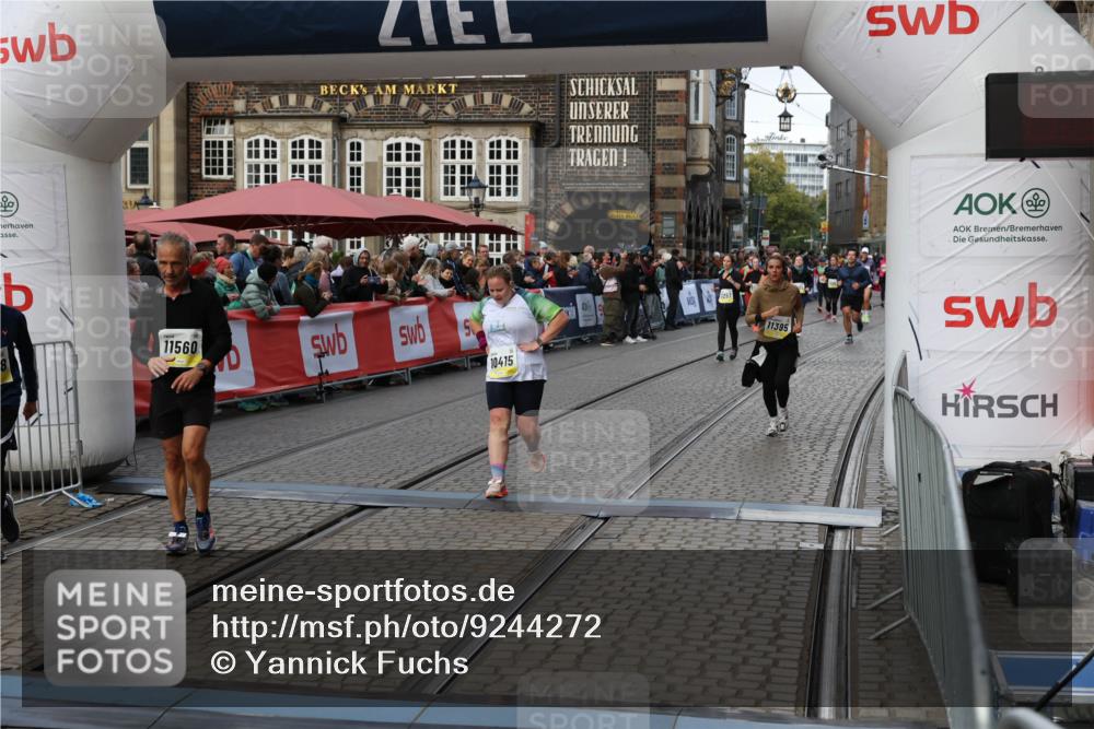 05.10.2025 - 20. swb-Marathon Bremen Yannick Fuchs http://msf.ph/oto/9244272 05.10.2025 11:11:09 Ziel 10415, 11395, 11560 meine-sportfotos.de