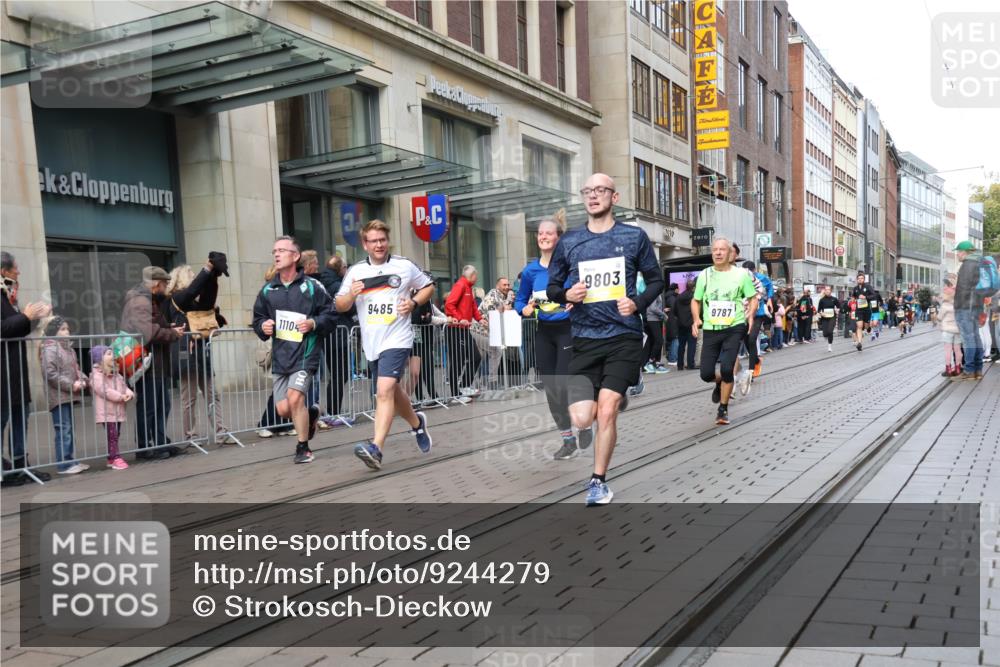 05.10.2025 - 20. swb-Marathon Bremen Strokosch-Dieckow http://msf.ph/oto/9244279 05.10.2025 10:49:51 Ziel 8866, 9485, 9579, 9645, 9676, 9689, 9693, 9740, 9787, 9803, 10022, 10246, 10356, 10400, 10443, 10543, 10868, 10923, 11022, 11104, 11208, 11288, 11295, 11460, 11621, 8866, 9485, 9579, 9645, 9676, 9689, 9693, 9740, 9787, 9803, 10022, 10246, 10356, 10400, 10443, 10543, 10868, 10923, 11022, 11104, 11208, 11288, 11295, 11460, 11621 meine-sportfotos.de