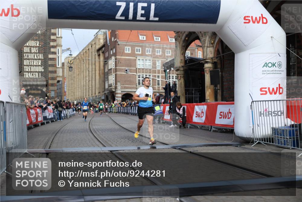 05.10.2025 - 20. swb-Marathon Bremen Yannick Fuchs http://msf.ph/oto/9244281 05.10.2025 10:42:10 Ziel 9849, 10104, 10155, 10691 meine-sportfotos.de